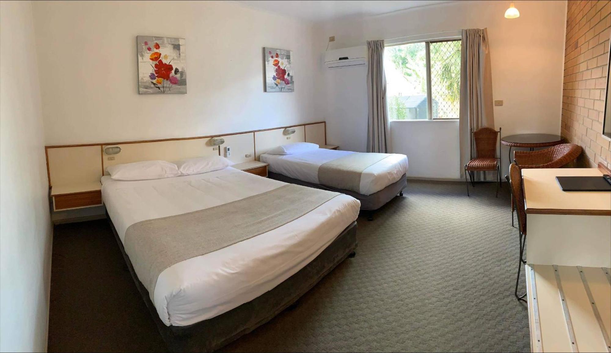 Wild Scotsman Motor Inn Gin Gin Qld Екстериор снимка