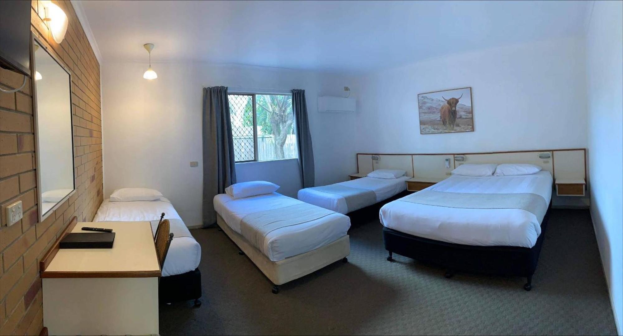 Wild Scotsman Motor Inn Gin Gin Qld Екстериор снимка