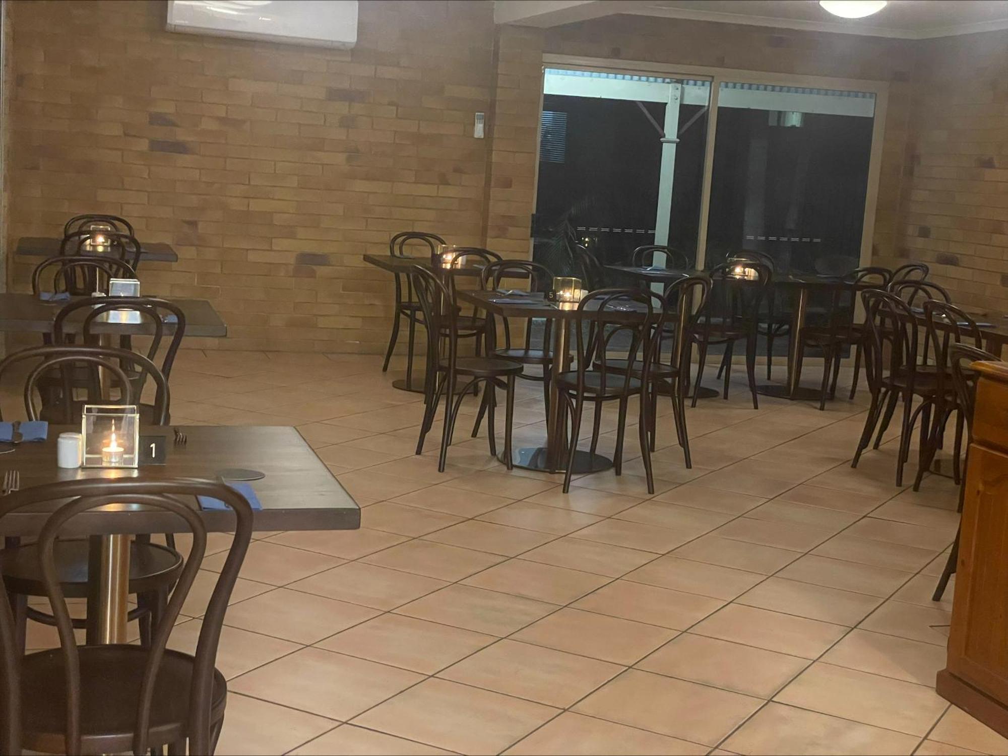 Wild Scotsman Motor Inn Gin Gin Qld Екстериор снимка