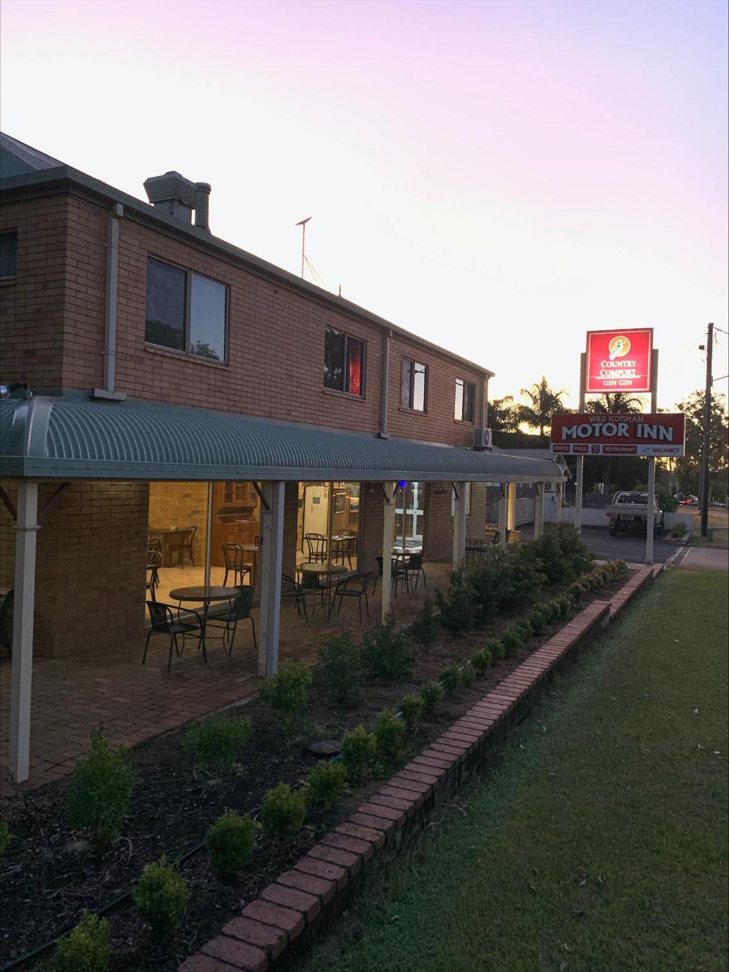 Wild Scotsman Motor Inn Gin Gin Qld Екстериор снимка