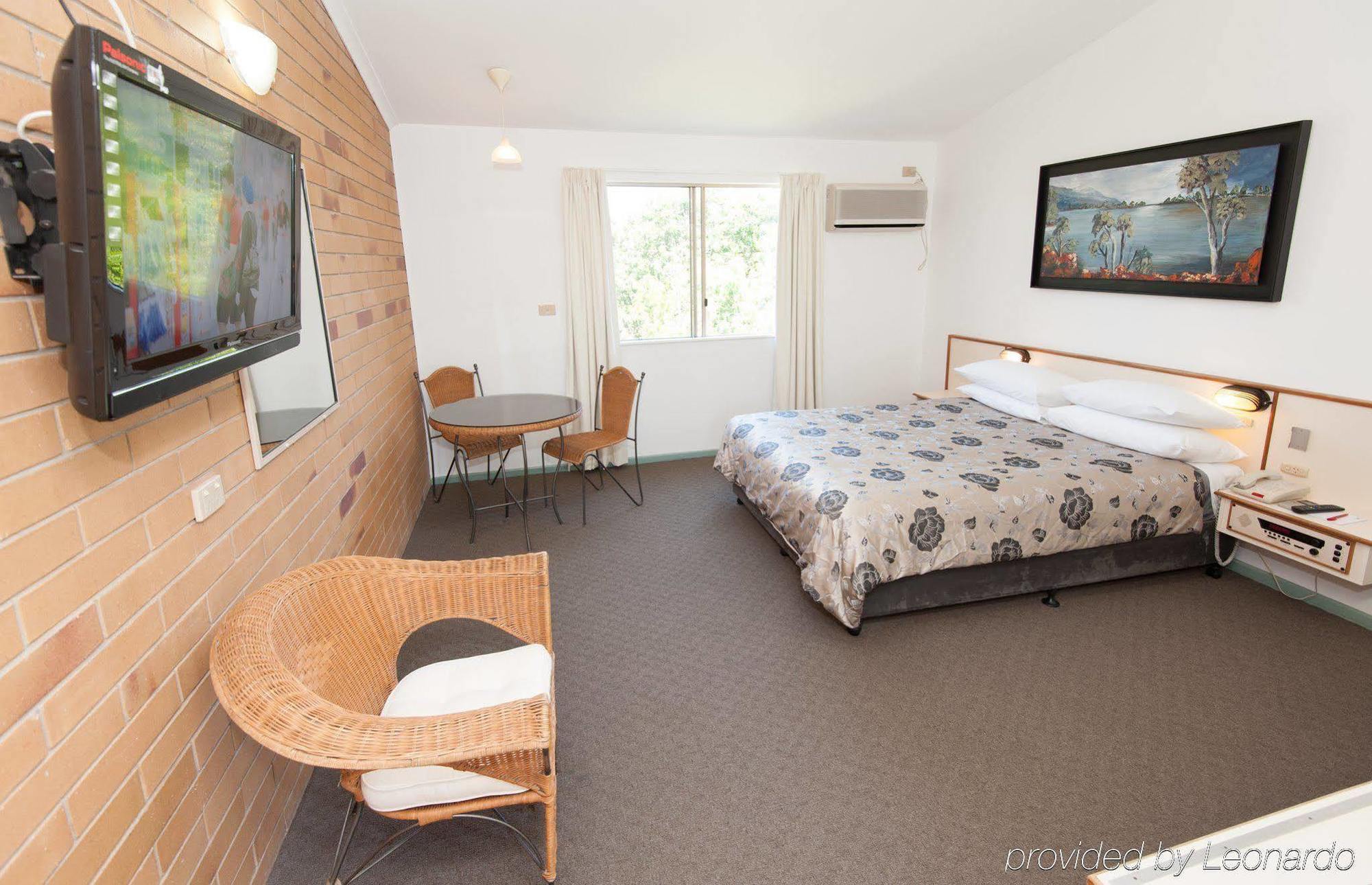 Wild Scotsman Motor Inn Gin Gin Qld Екстериор снимка